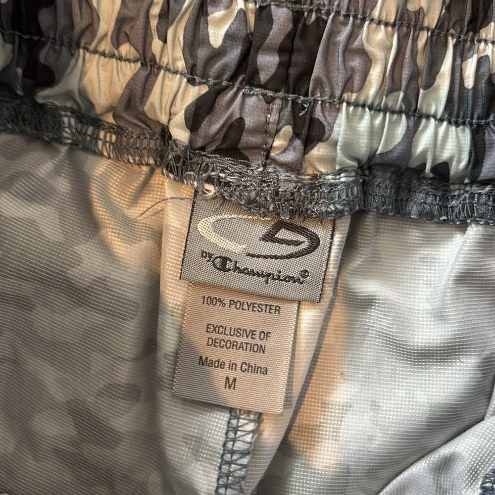 Women's Camo Print Shorts - Picture 5 of 5